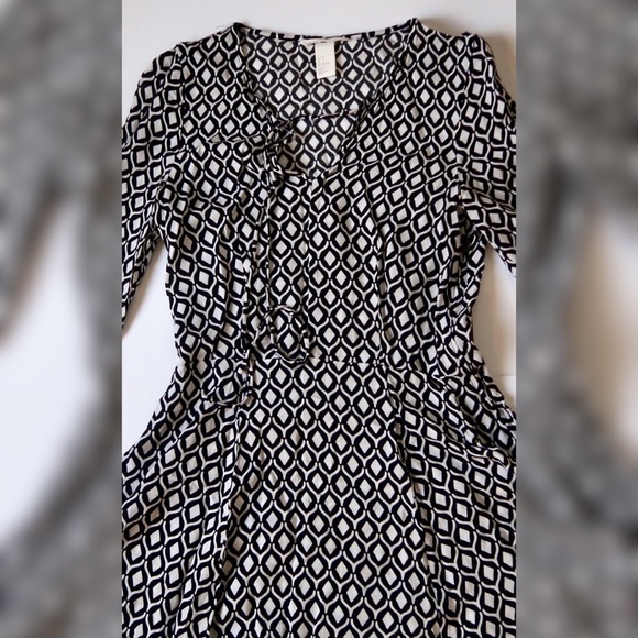 H&M size 4 flounce sleeve dress (used) - Picture 2 of 5